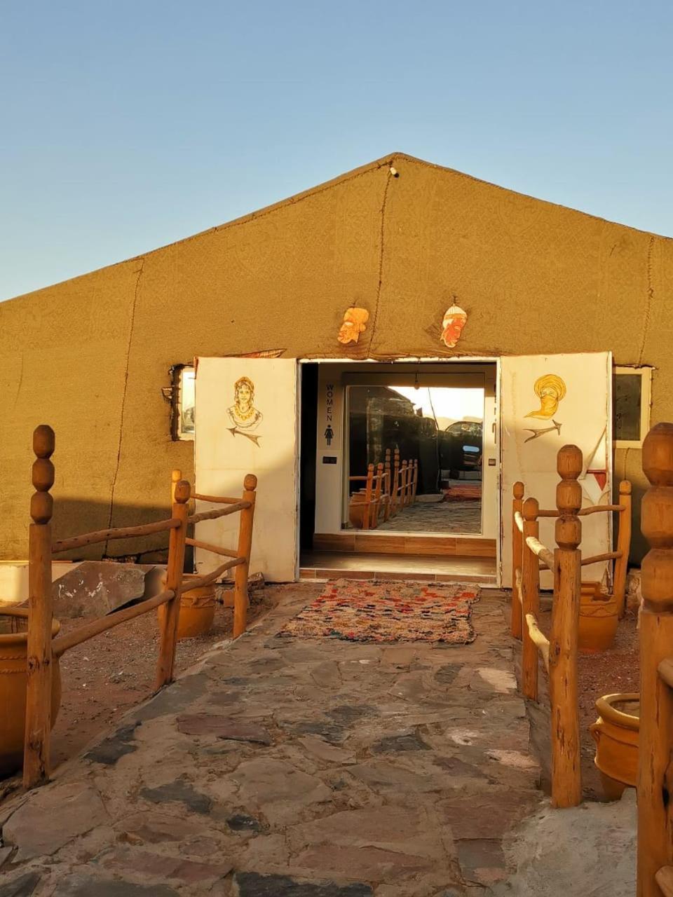 Desert Camp In - Camel Ride - Easy & Affordable Luxury tent