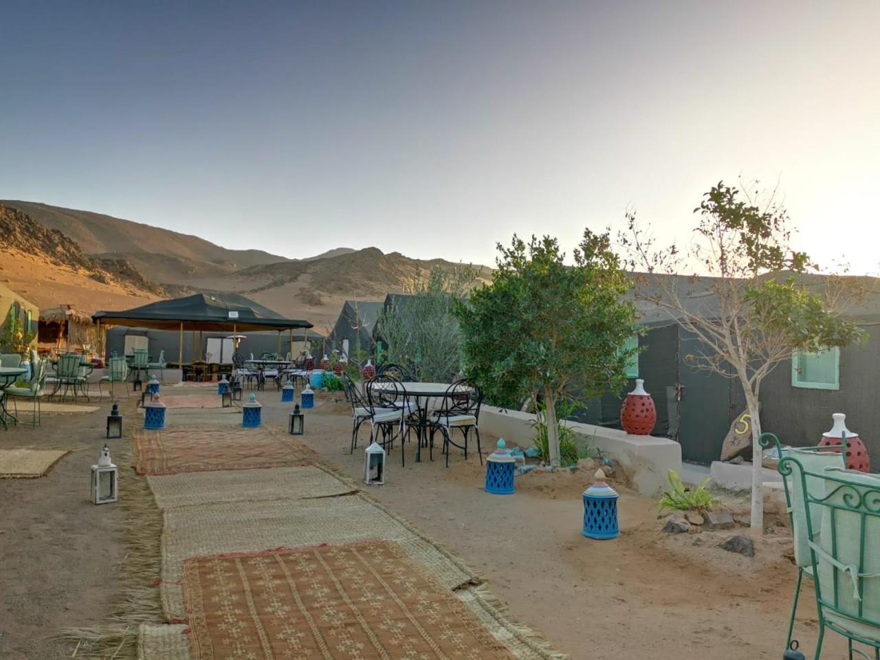 Luxury tent Desert Camp In - Camel Ride - Easy & Affordable Zagora